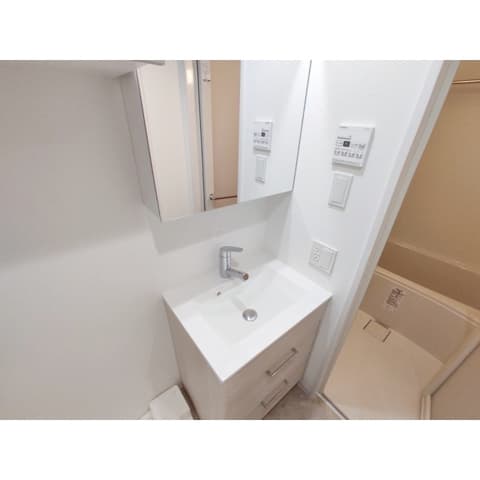 Room image 8