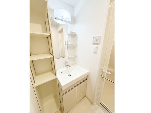 Room image 10