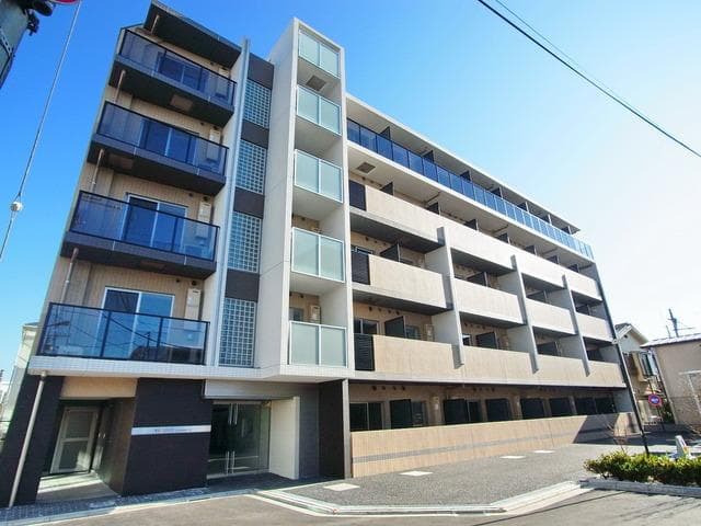 Main exterior of Realize Tachikawa AZ