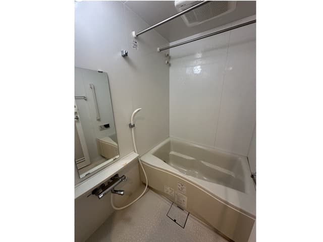 Room image 10