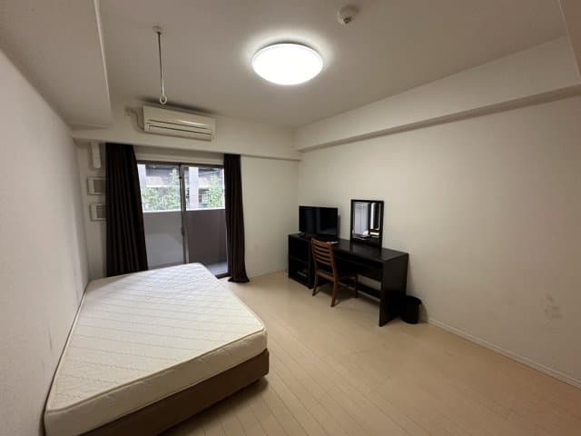 Room image 8