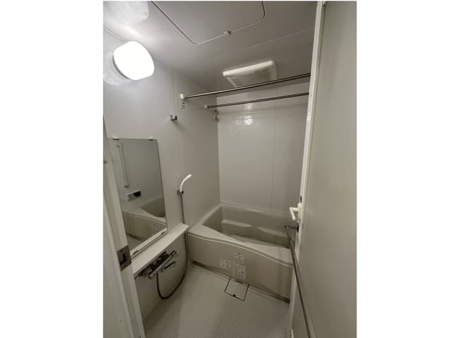 Room image 10