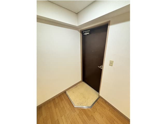 Room image 16