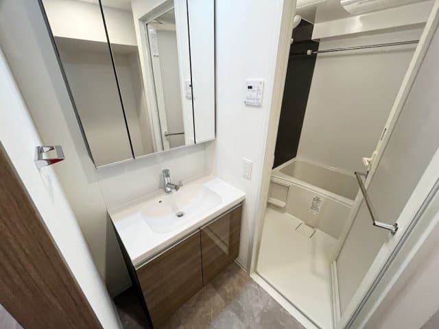 Room image 13