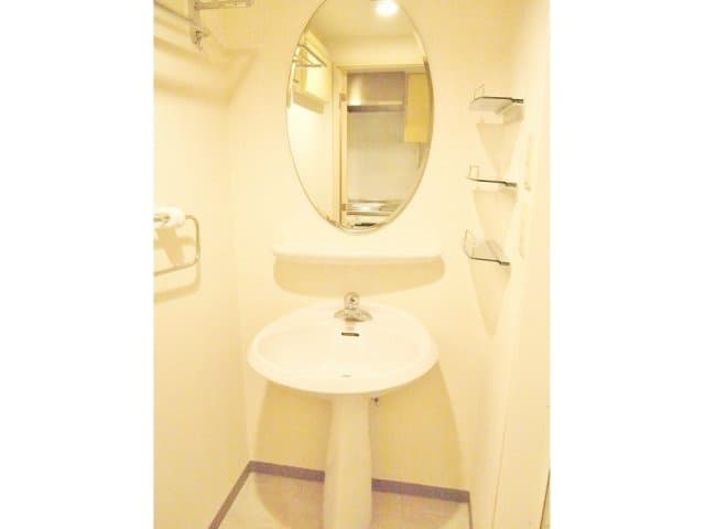 Room image 12