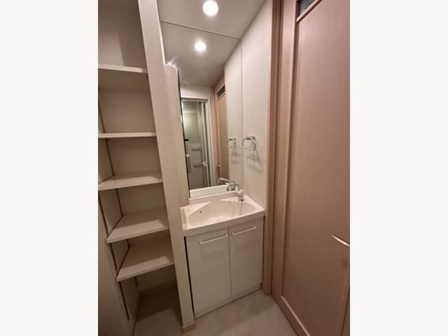 Room image 16