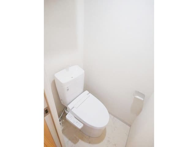 Room image 8