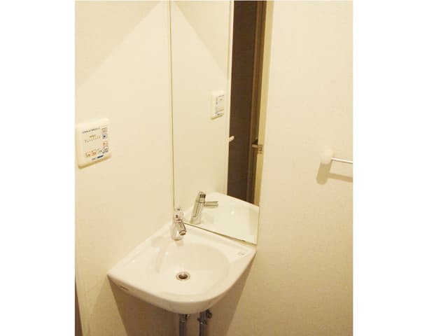 Room image 8