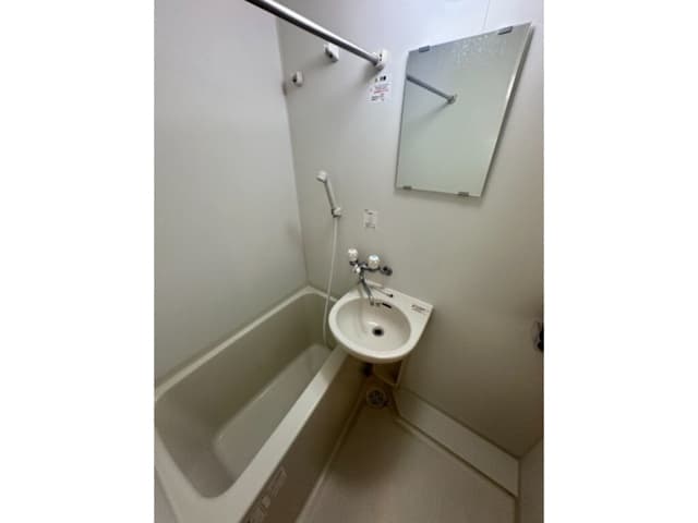 Room image 10