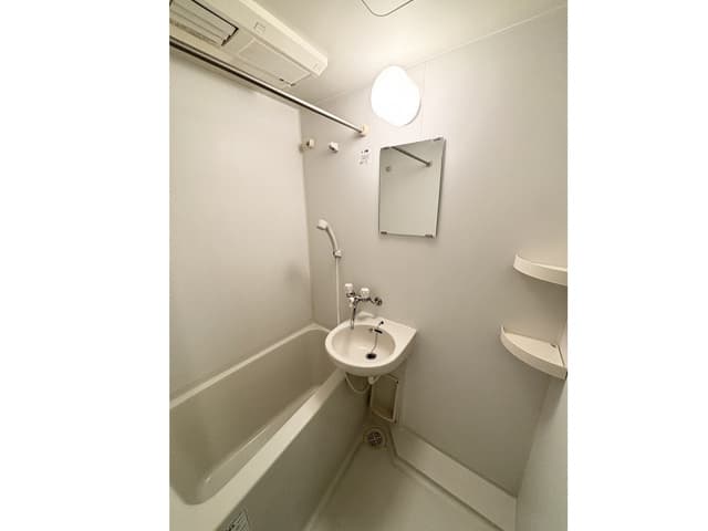 Room image 10