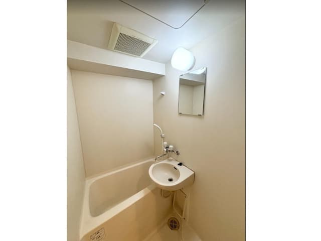 Room image 10