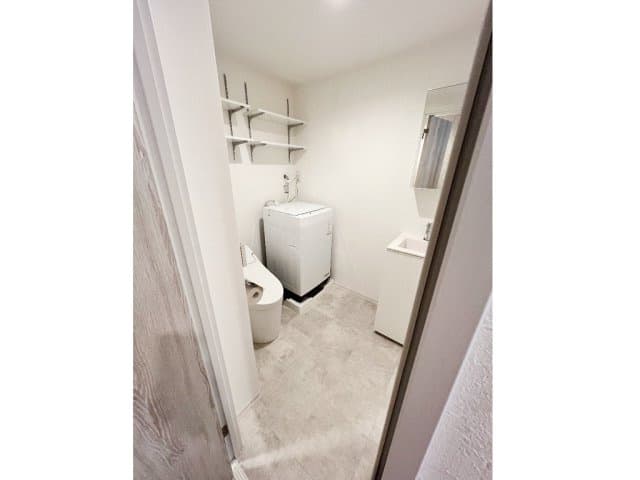 Room image 12