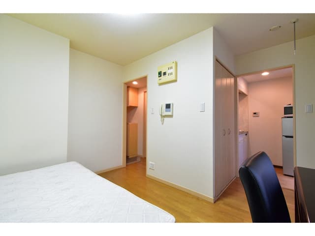 Room image 8