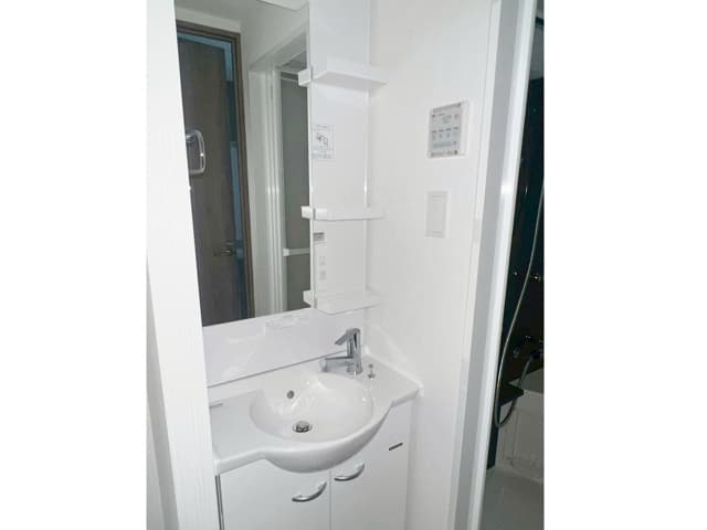 Room image 8