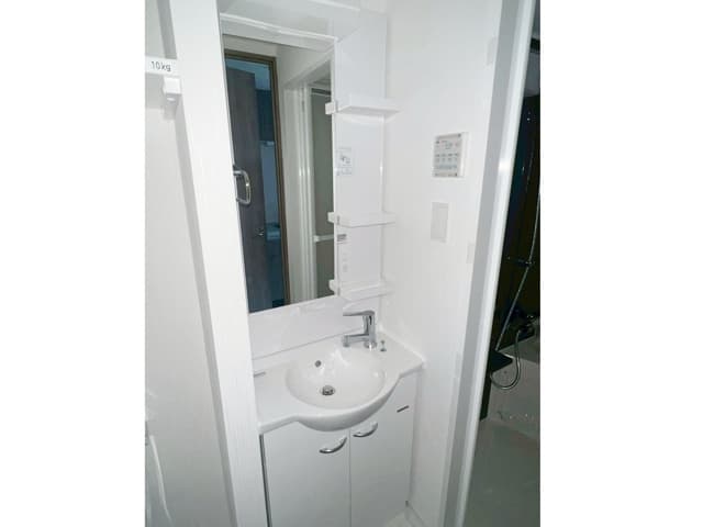 Room image 8