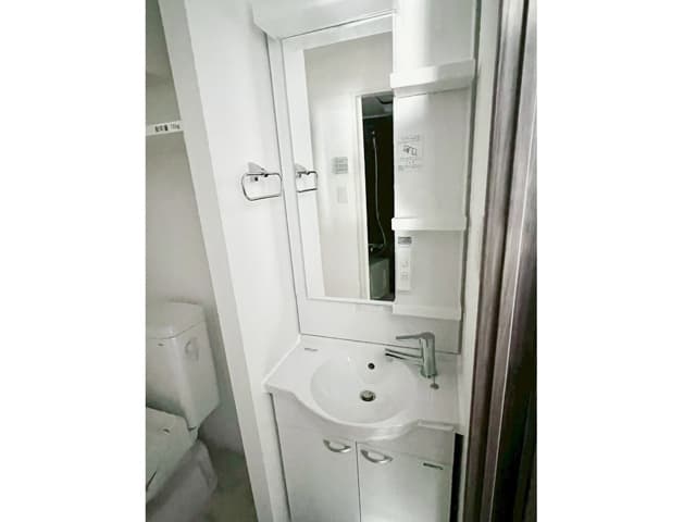 Room image 8