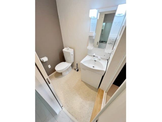Room image 8