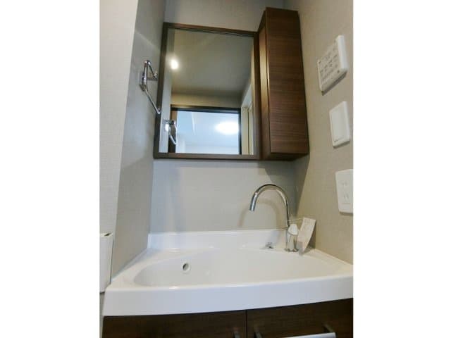 Room image 11