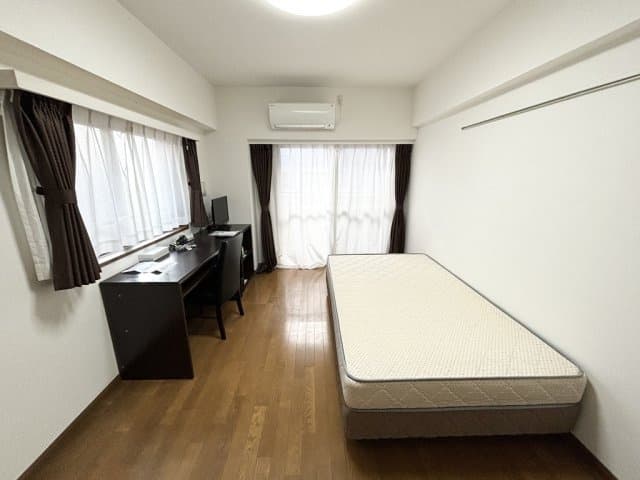 Room image 8