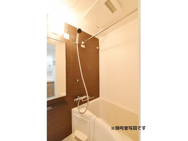 Room image 8