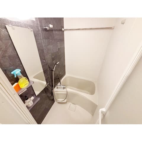 Room image 9
