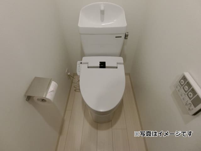 Room image 8