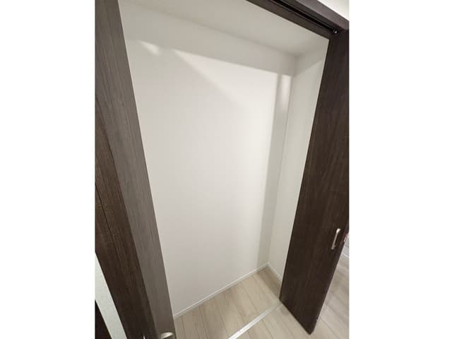 Room image 16