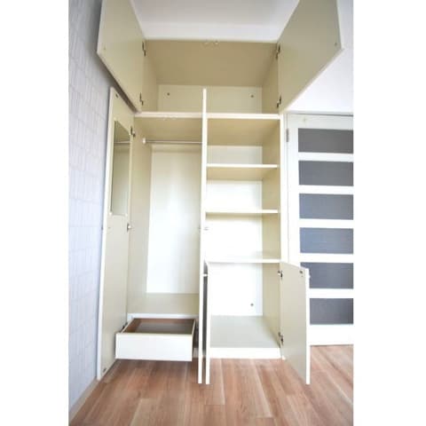 Room image 8