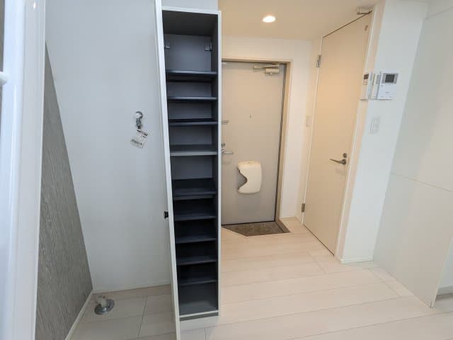 Room image 8