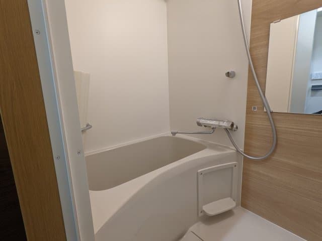 Room image 8