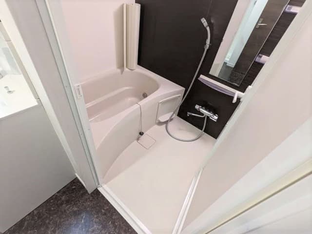 Room image 10