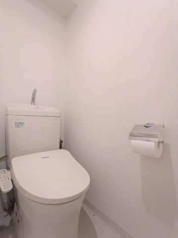 Room image 8
