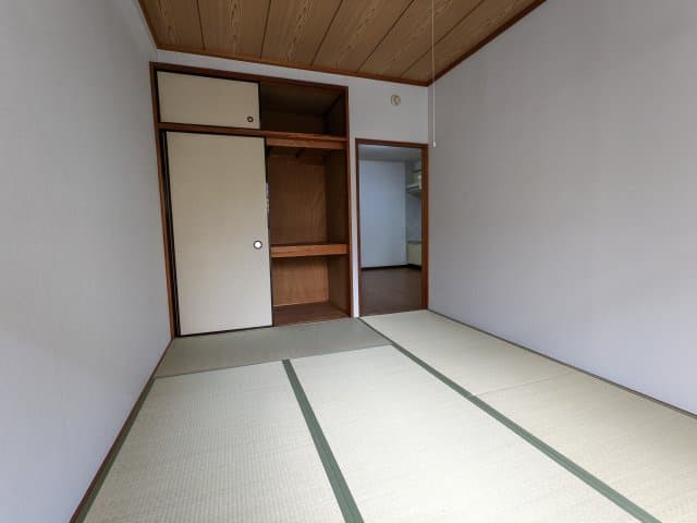 Room image 8