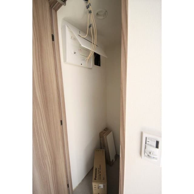 Room image 8
