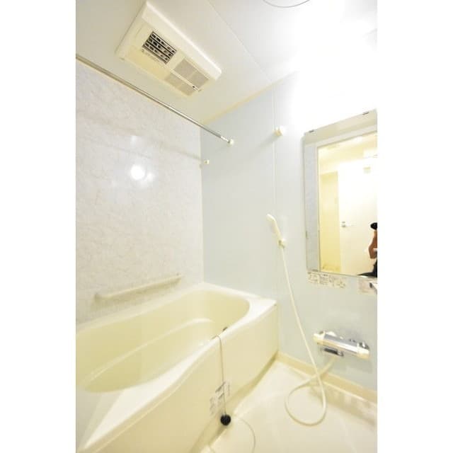Room image 11