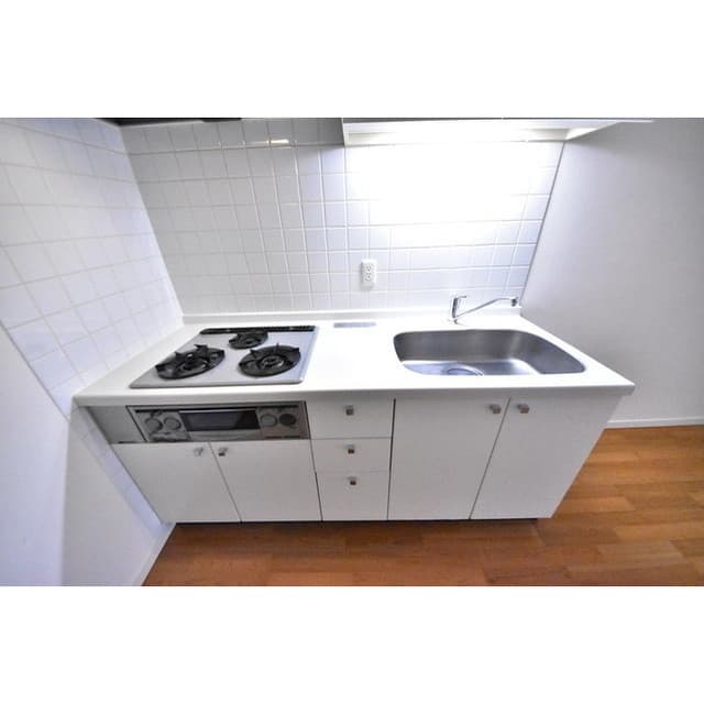 Room image 8