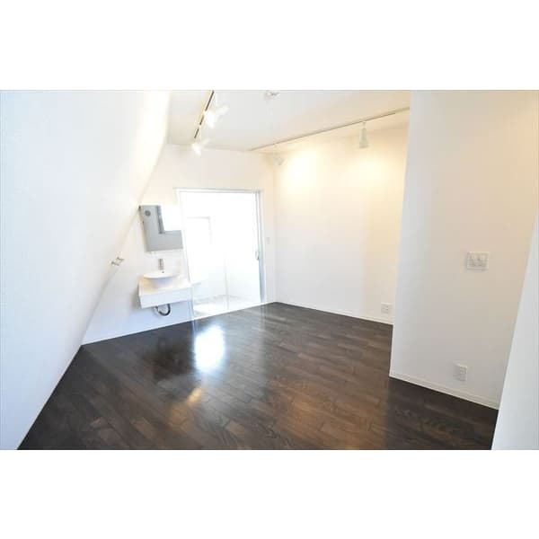 Room image 11