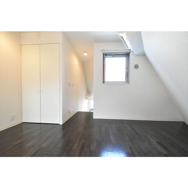 Room image 12