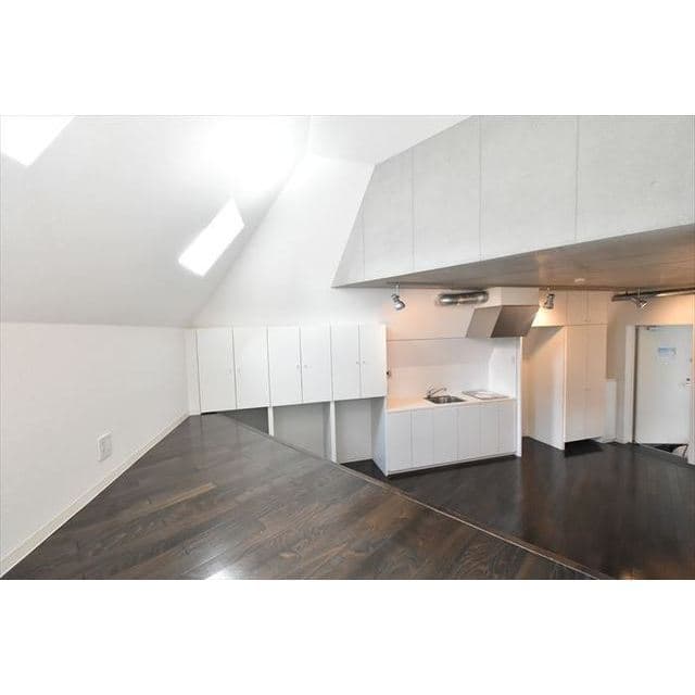 Room image 8