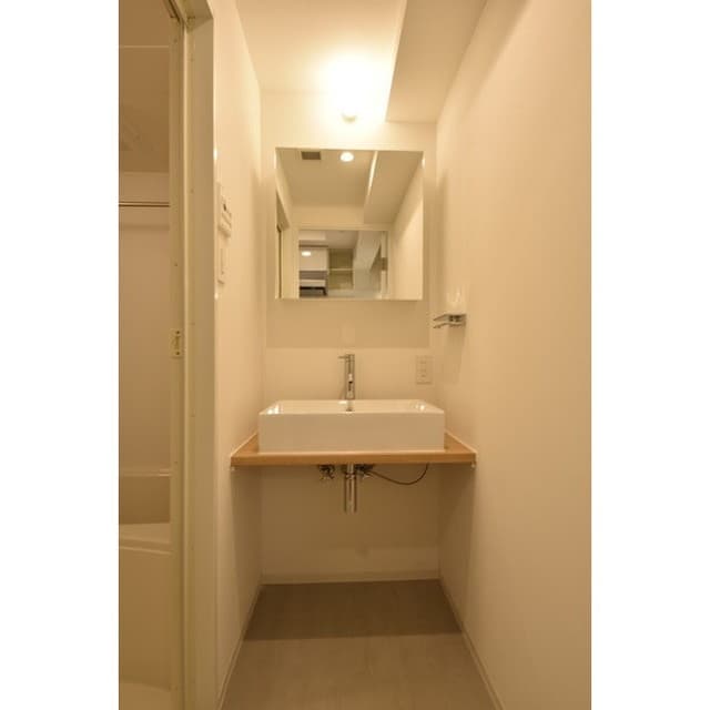 Room image 16