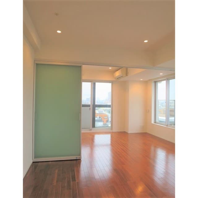 Room image 10