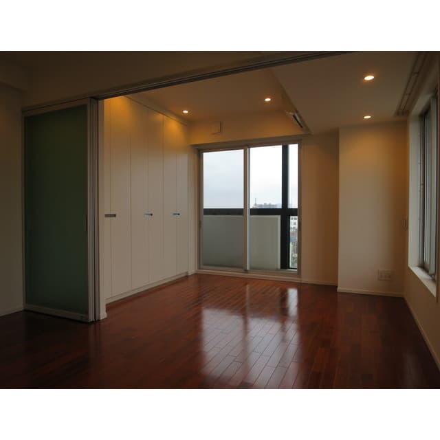 Room image 12