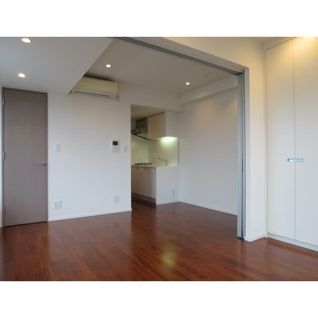Room image 13
