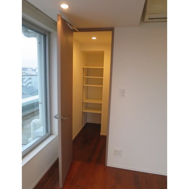 Room image 15