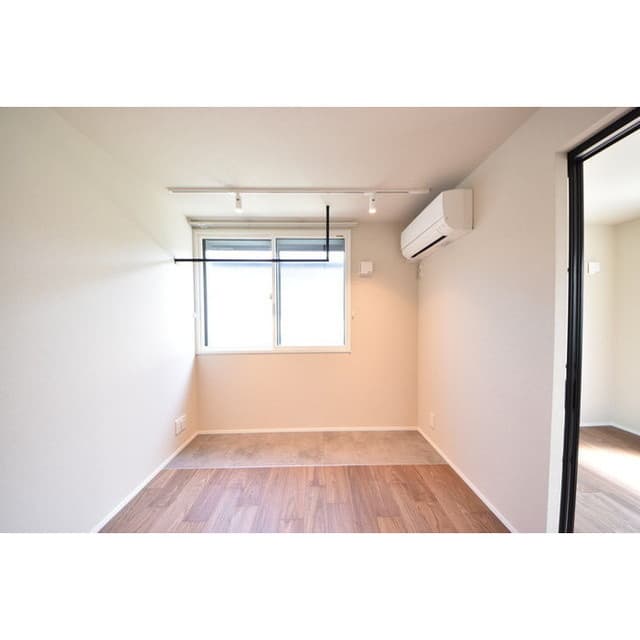 Room image 15