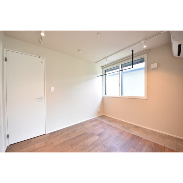 Room image 16