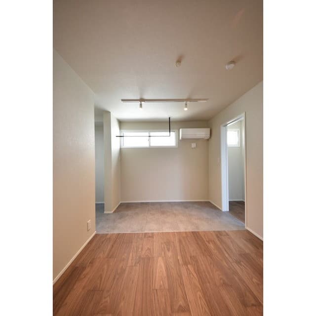 Room image 15