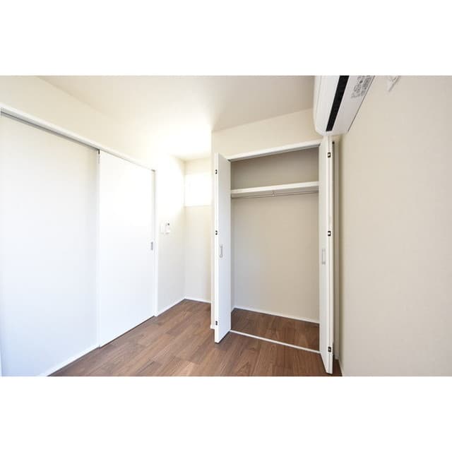 Room image 16