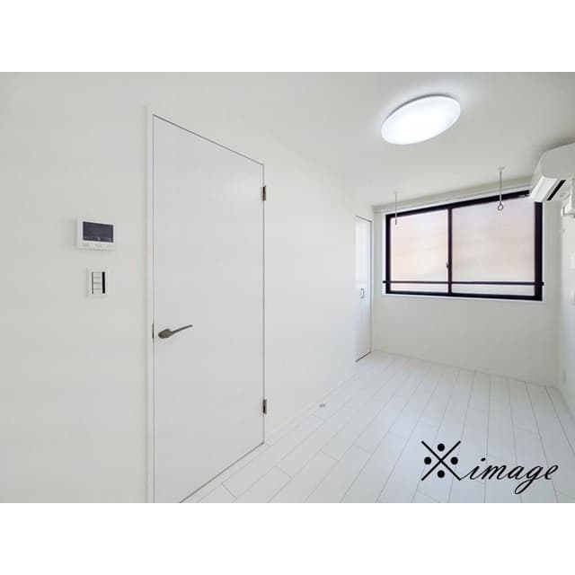 Room image 10
