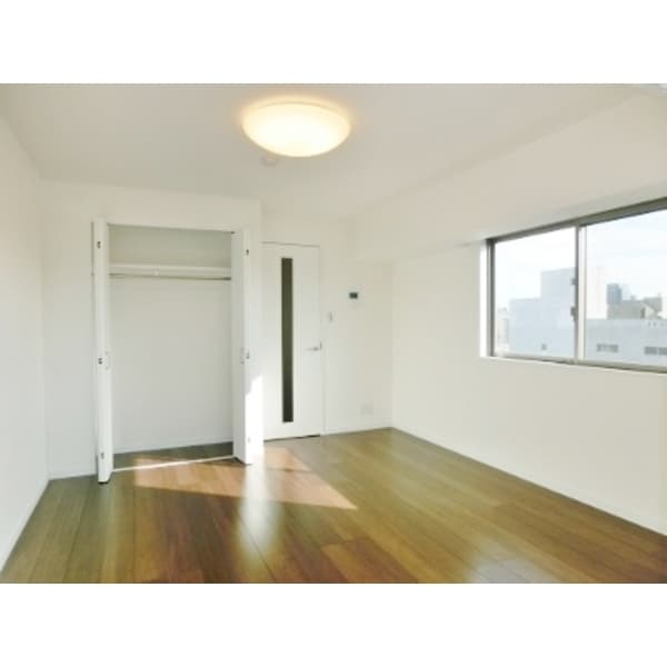 Room image 16